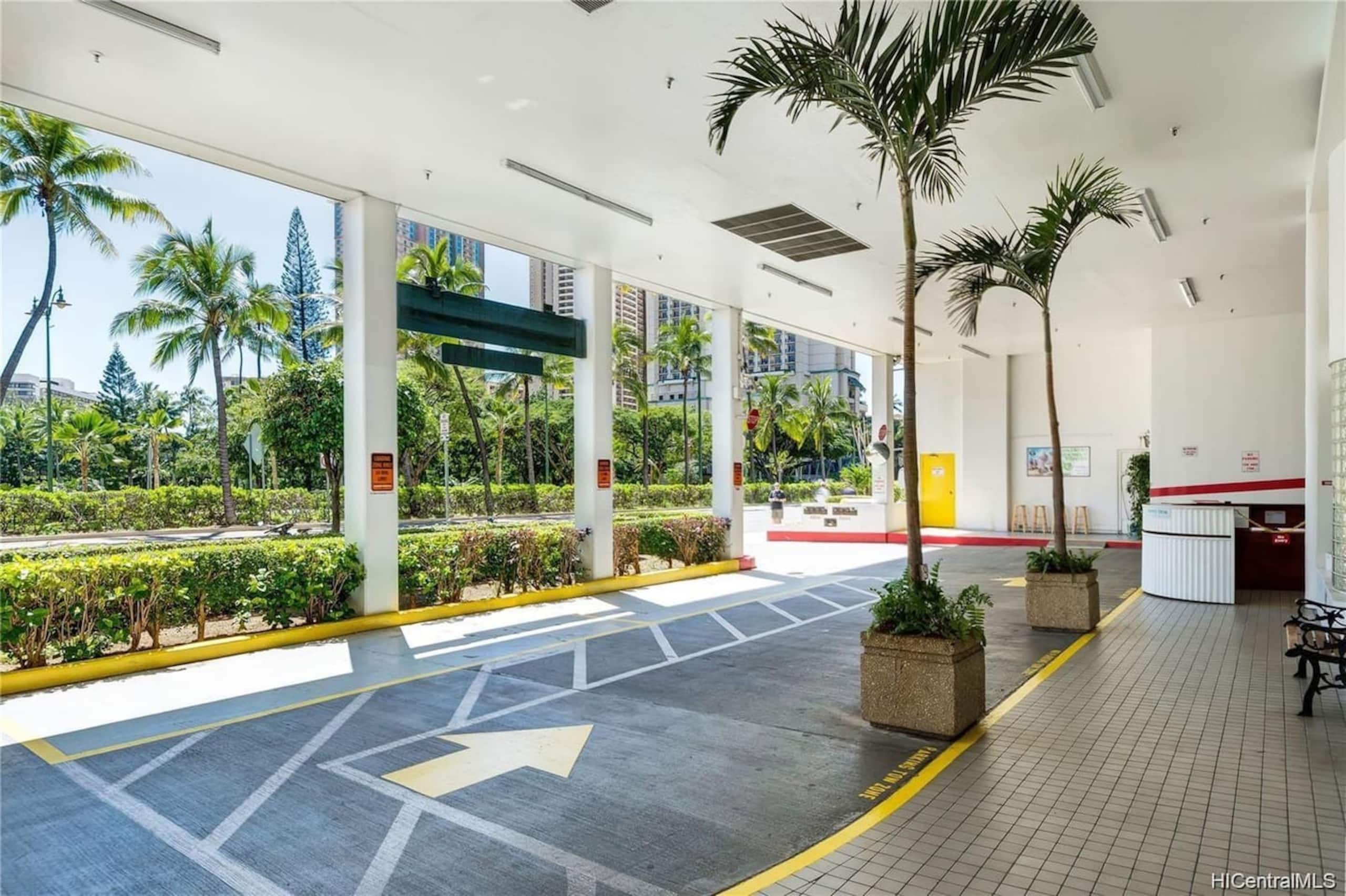 Condo in Honolulu · ★4.68 · 1 bedroom · 1 bed · 1 private bath - Image 2