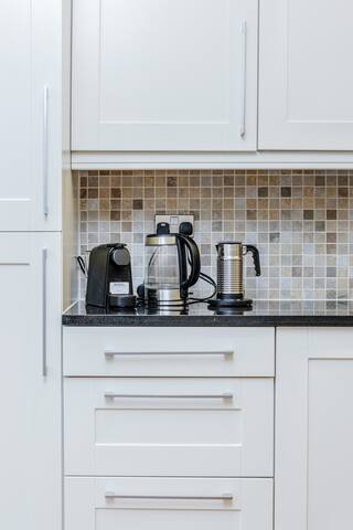 Big Mayfair Flat! Big 2Bed | 2Bath gallery image 5