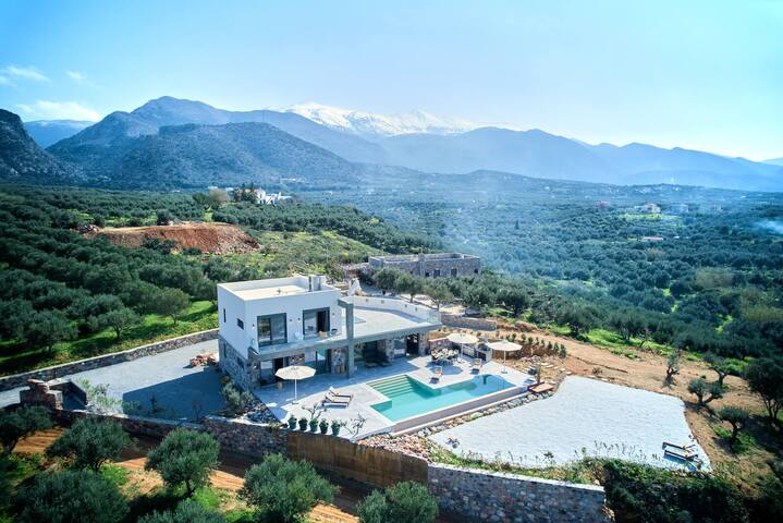 Bella Estate , 6 bed , sea view, heated pool