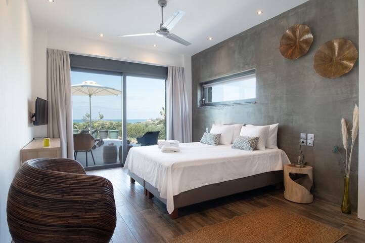 Bella Estate , 6 bed , sea view, heated pool gallery image 3