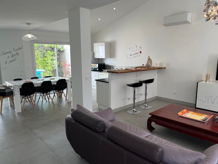Maison Avec Grande Pièce De Vie, Jardin & Terrasse - La Rochelle