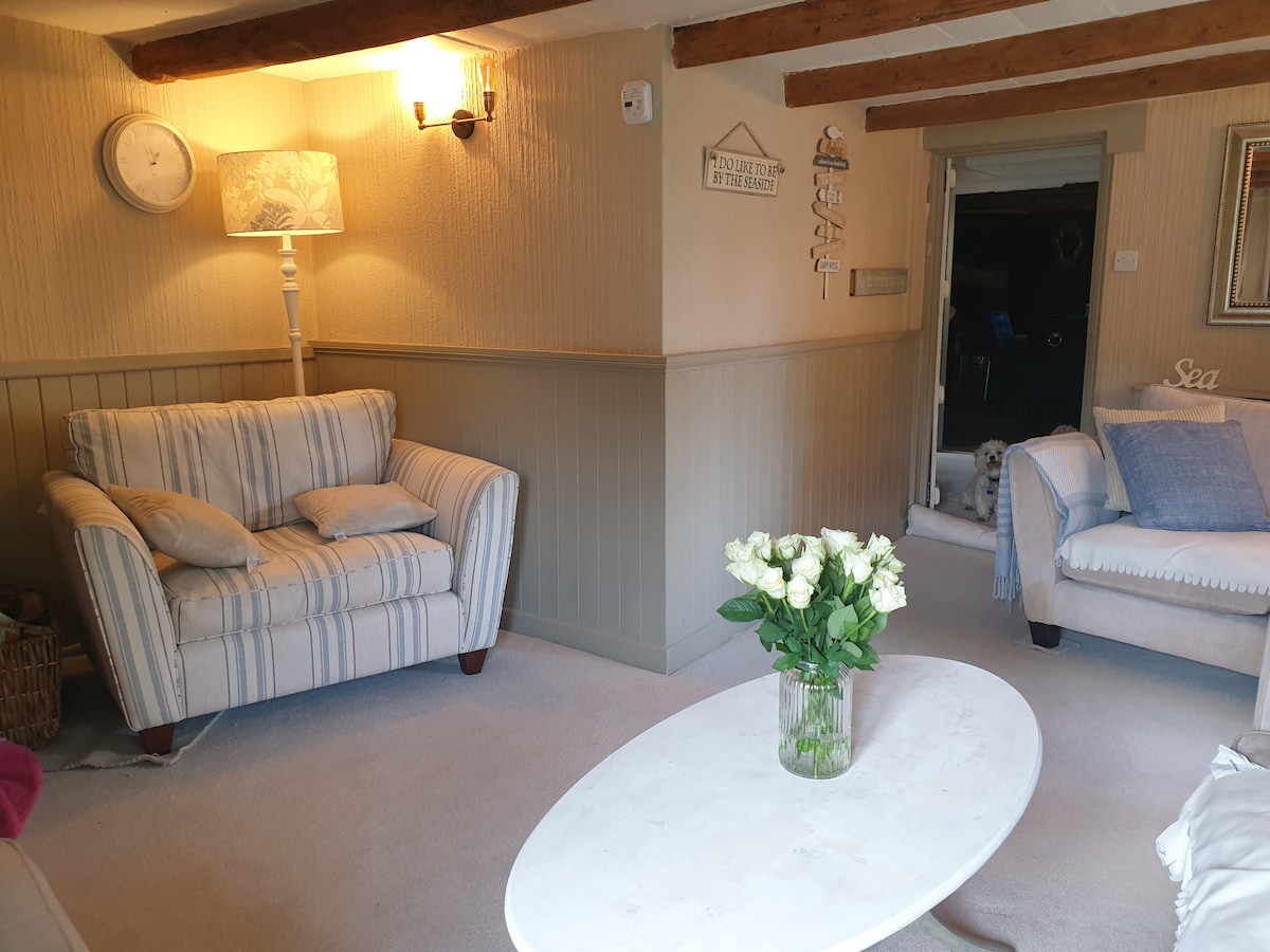 Popular Airbnb listing: Beautiful cottage with garden, parking, EV charger in Brixham