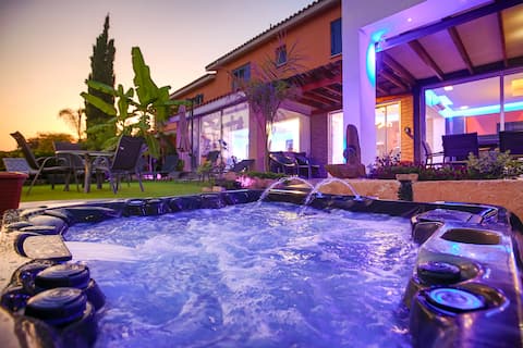 Marissa luxury house with Jacuzzi