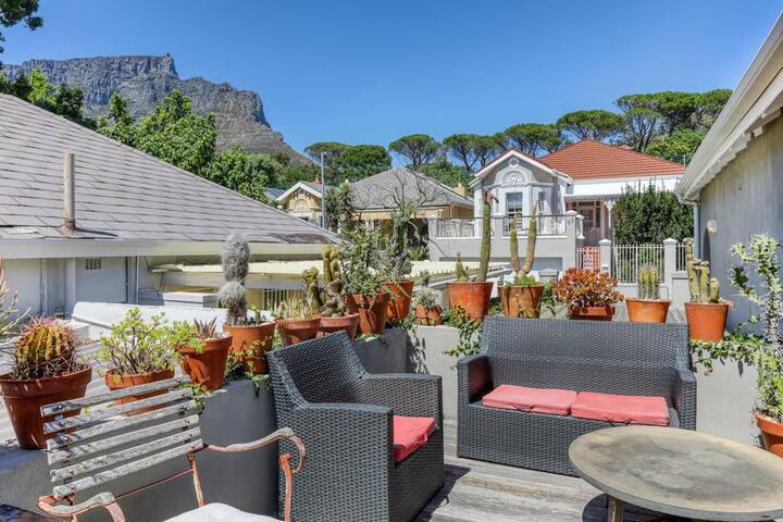 Spacious 4 Bedroom Terraced House with 🏔 Views gallery image 4