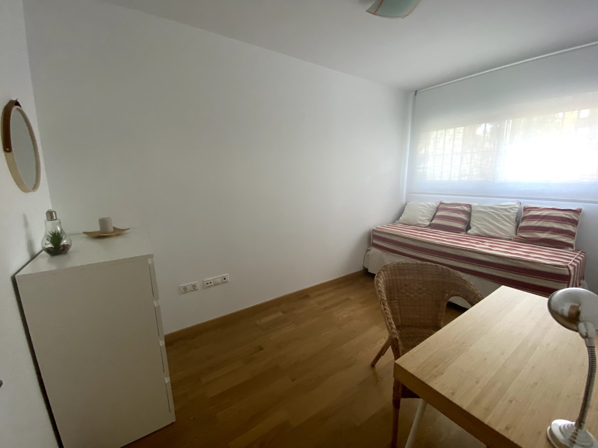 Jednokrevetna soba sa radnim stolom 