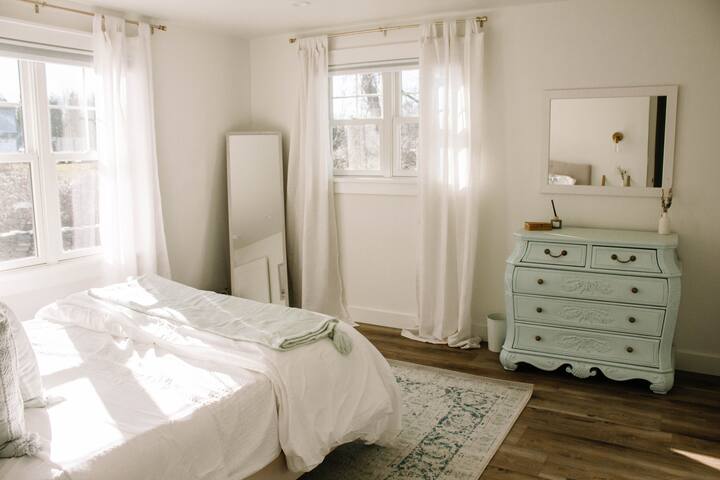 Gather Farmhouse | 4BR | 2BA w/ Hot Tub gallery image 4