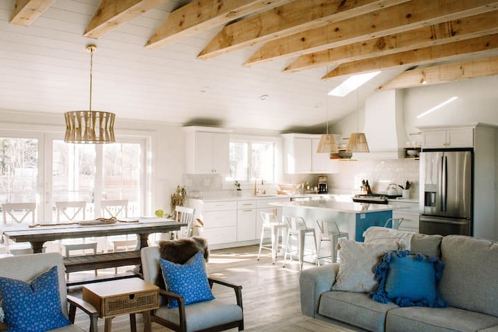 Gather Farmhouse | 4BR | 2BA w/ Hot Tub