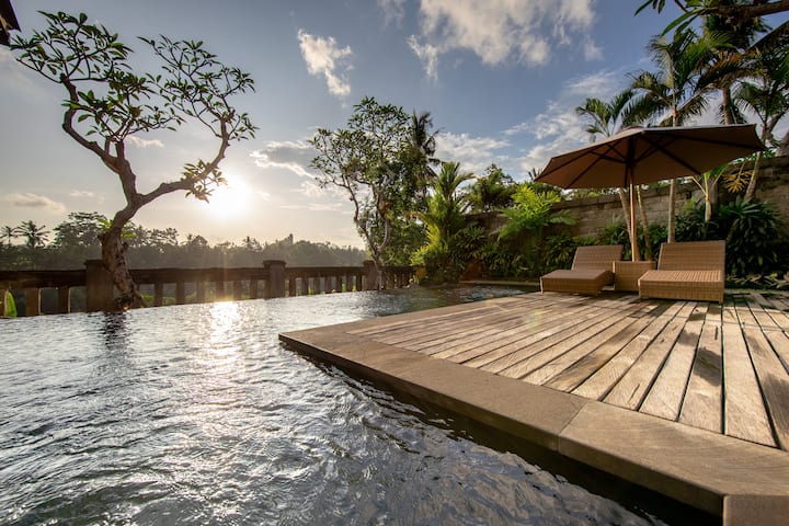 Ubud Romantic Sunset Villa with Private Pool