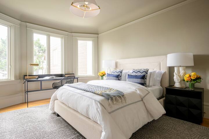 3-Bd 2-Ba 1-Office Tourist Delight in Russian Hill gallery image 5