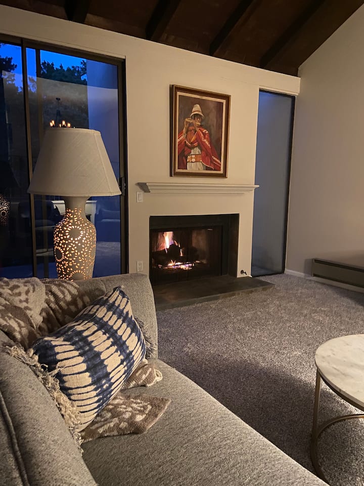 In the Trees, By the Ocean *Laundry*Carport*WiFi! Condominiums for