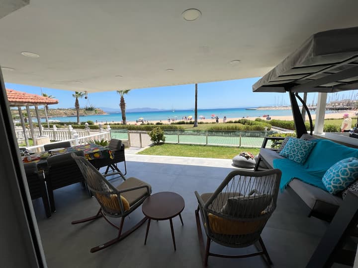 A comfortable and stylish house with a seafront location