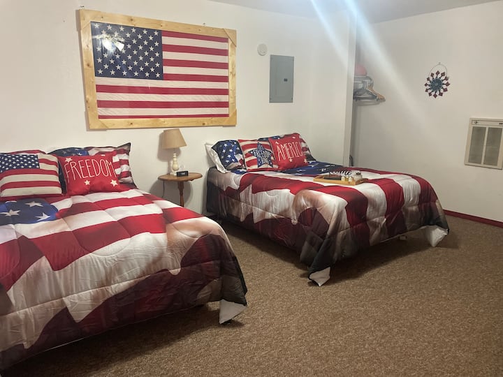 Hogan's Hideout Americana Cabin with Hot Tub! Cabins for Rent in