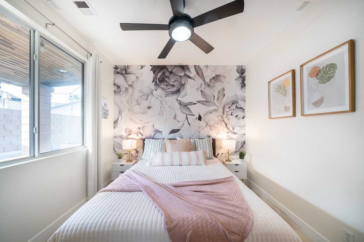 带标准双人床的现代客房2