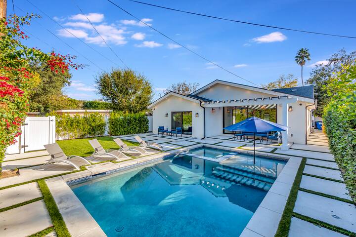 Universal Studios home with pool and jacuzzi gallery image 3