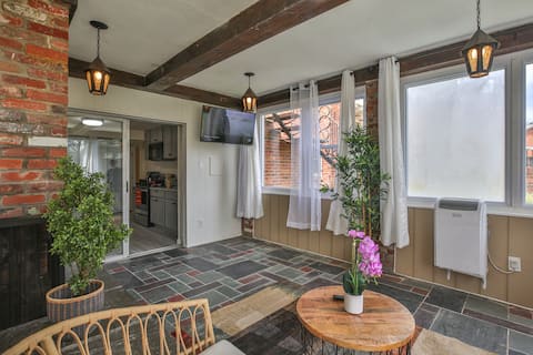 Adorable 2 bed room home / Apt, quick access to DC