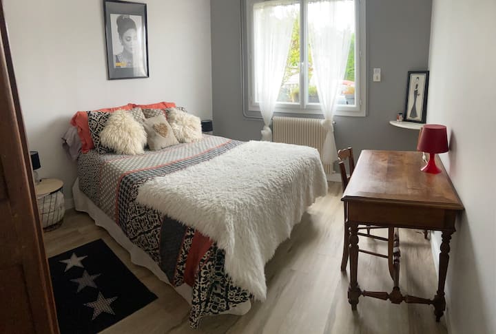 Chumba cha kulala 2 na kitanda cha watu wawili