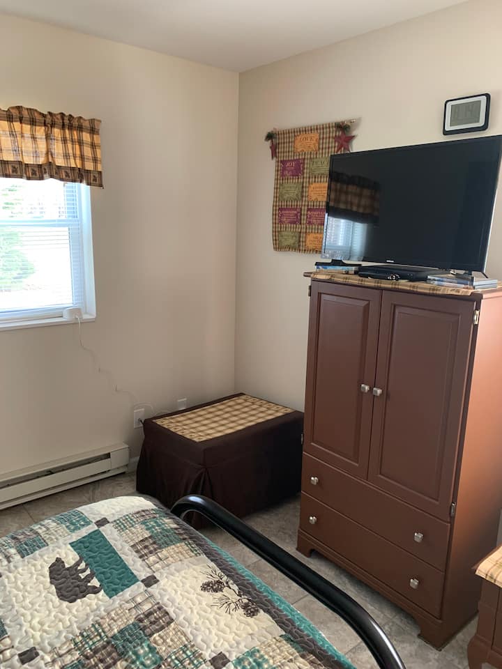 Rozkladacia jednolôžková detská postieľka/ šatníková skri 