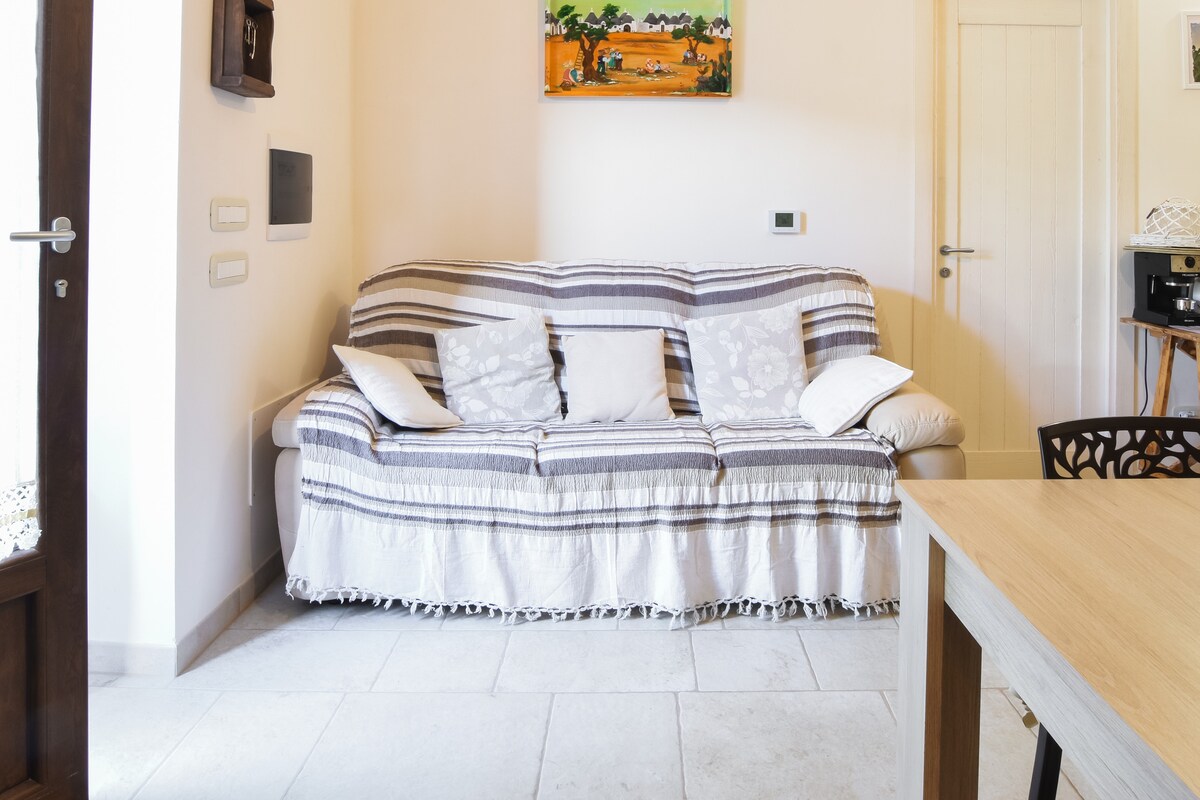 Annuncio Airbnb popolare: Grove in Valle d'Itria: Carob Trees a Cisternino