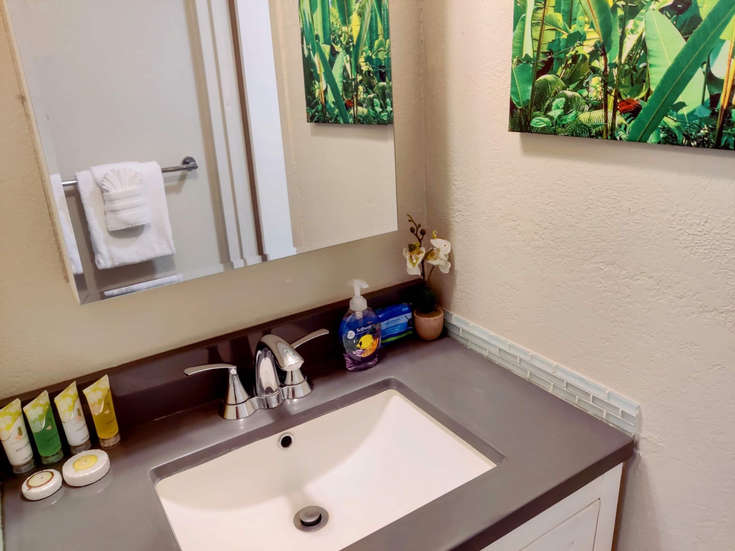 Inn 601 Close to Convention Center & shops w/ Pool - Image 4