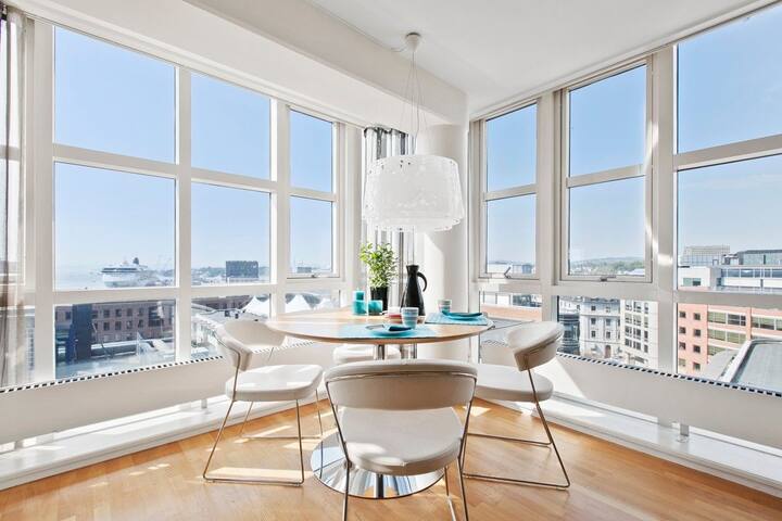 Aker Brygge Sea View – Elegant 2BR Apt, 9th Floor gallery image 3