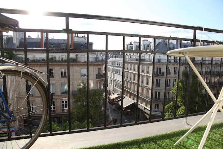 Studio Lumineux Avec Balcon En Plein Centre ! - Paris