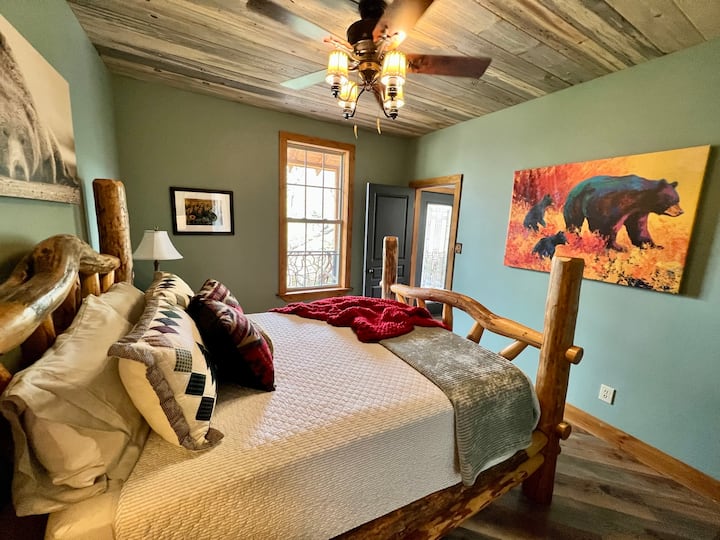 Downstairs Bedroom with comfy, Queen Size Bed