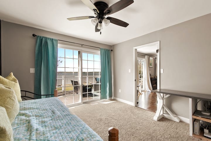 beneden kantoor/twee eenpersoonsbedden met uitschuifbaar bed