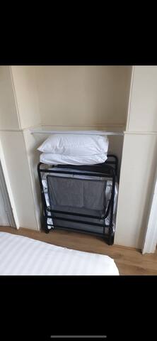 4 Bedroom 3 Bath Royal Mile Apart for 10 guests! gallery image 4