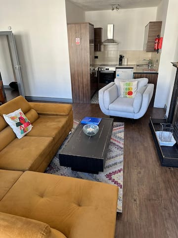 Royal Mile 4 Bedroom and 3 Bathroom Apt for 10 per