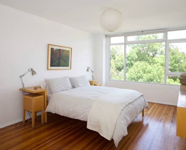 Sunny on Amsterdam, Condesa w/ Parque Mexico views gallery image 4