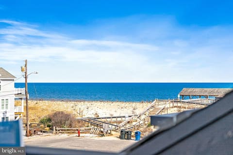 Oceanfront townhouse with ocean views and pool!