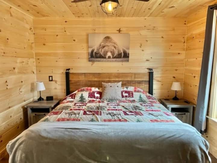 Чисто ново легло тип Кинг. Изглед към реката и язовира, на който да се насладите, когато се събудите. 