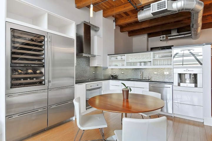 Luxury 2-Bedroom loft in Santana Row