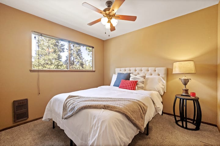 Enchanted Pines - Bedroom 2