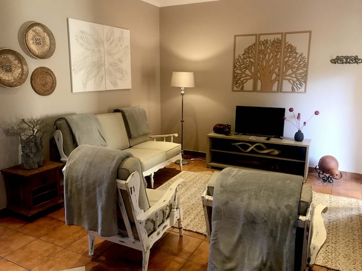 Mbombela. Comfortable Furnished Flat | 5 Sleeper. - Nelspruit