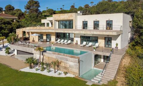 Villa Gravity - Panoramic Golf and Sea Views!