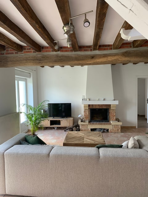 Lovely sunny country house - 15 min from circuit