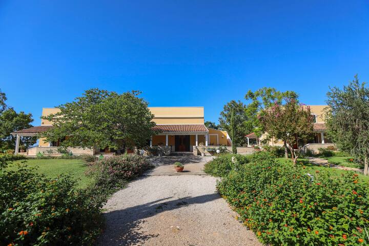 Villa panoramica con piscina gallery image 3