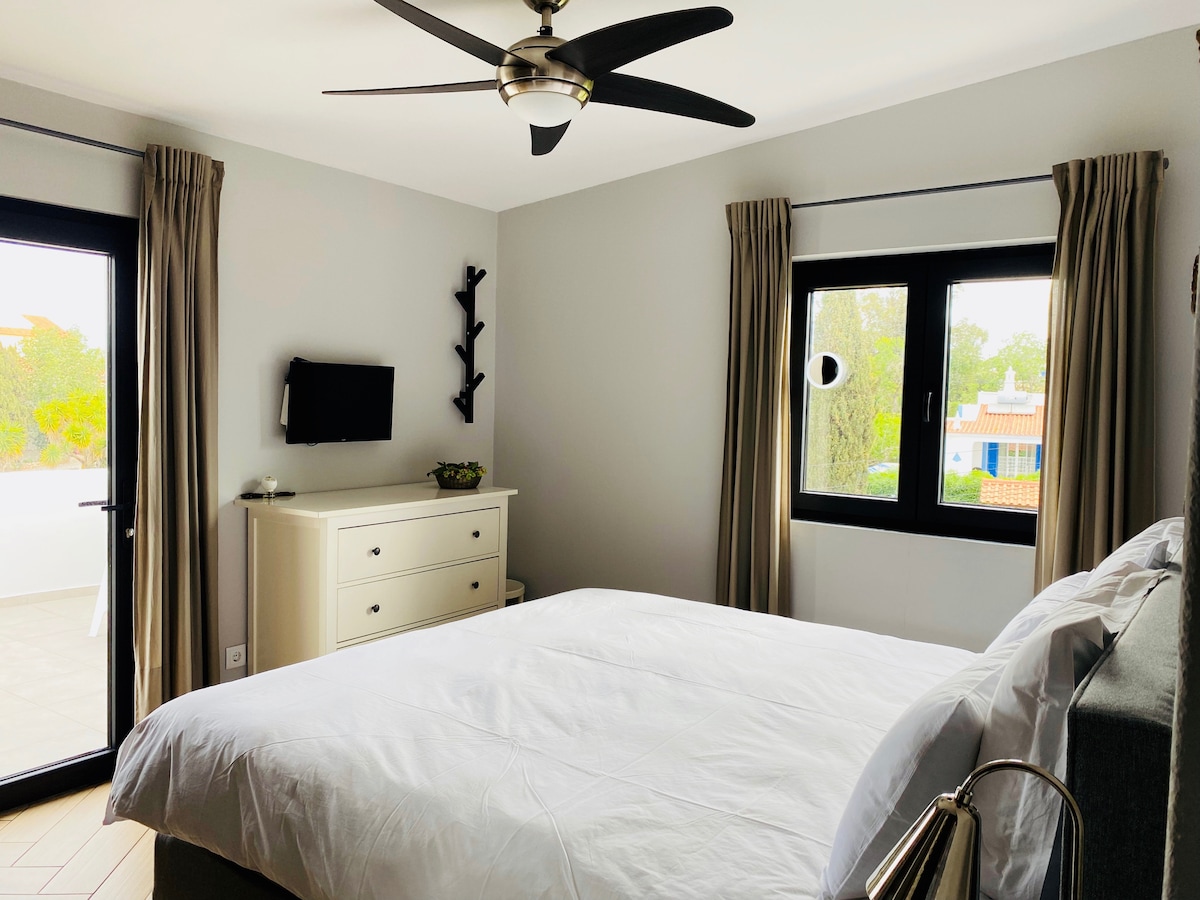 带第二个露台入口的主卧