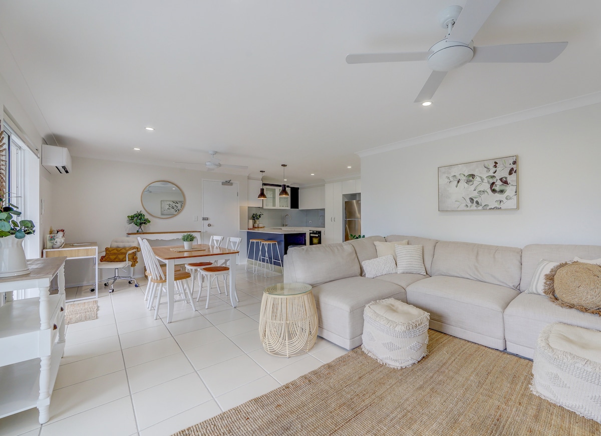 Top Airbnb: Quiet Location close to beach and shops in Burleigh Heads