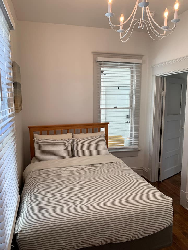 მე-2 საძინებელი მთავარ სართულზე