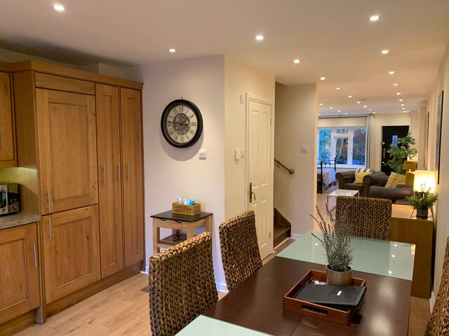 Notting Hill 3BR Townhouse w/garden & roof terrace gallery image 4