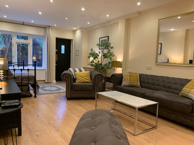 Notting Hill 3BR Townhouse w/garden & roof terrace