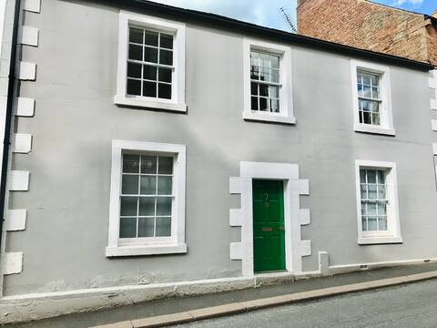 4 Bedroom period town house with courtyard garden.