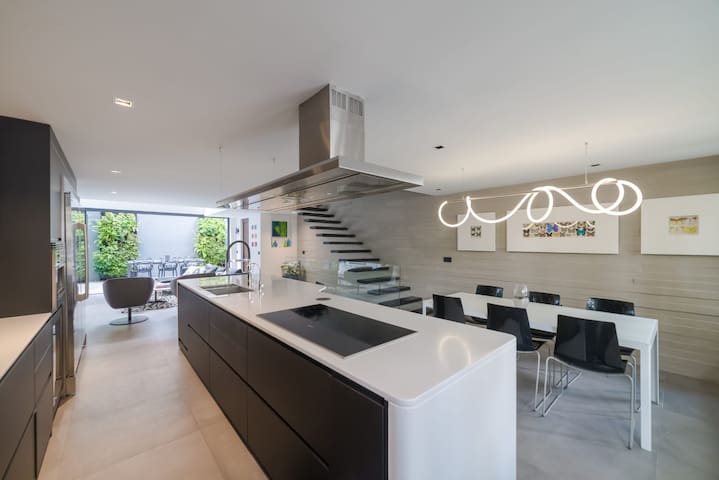 Luxury stylish townhouse with pool and jacuzzi