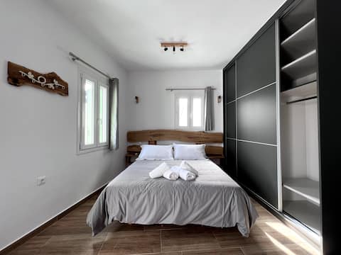 Top performing Airbnb: AVYSSALOU APARTMENTS 1, CHORA KYTHNOS in Δήμος Κύθνου