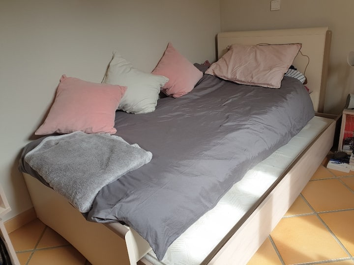 krevet na razvlačenje 