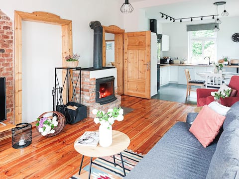 Top Airbnb: Cozy house with a fireplace in Szklarska Poręba