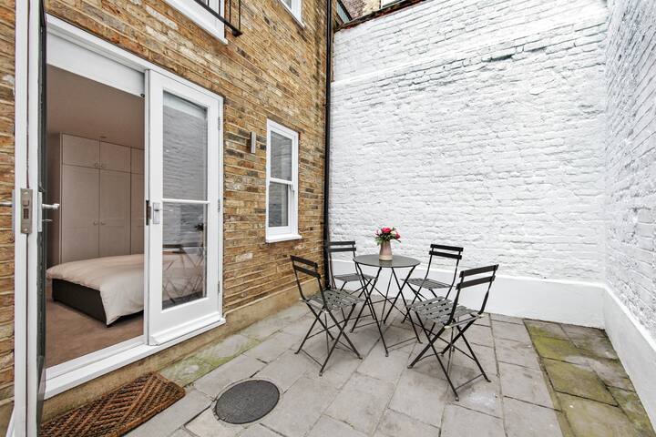 A hidden gem situated as central as it gets ! gallery image 5