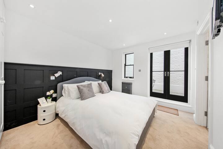 A hidden gem situated as central as it gets ! gallery image 3